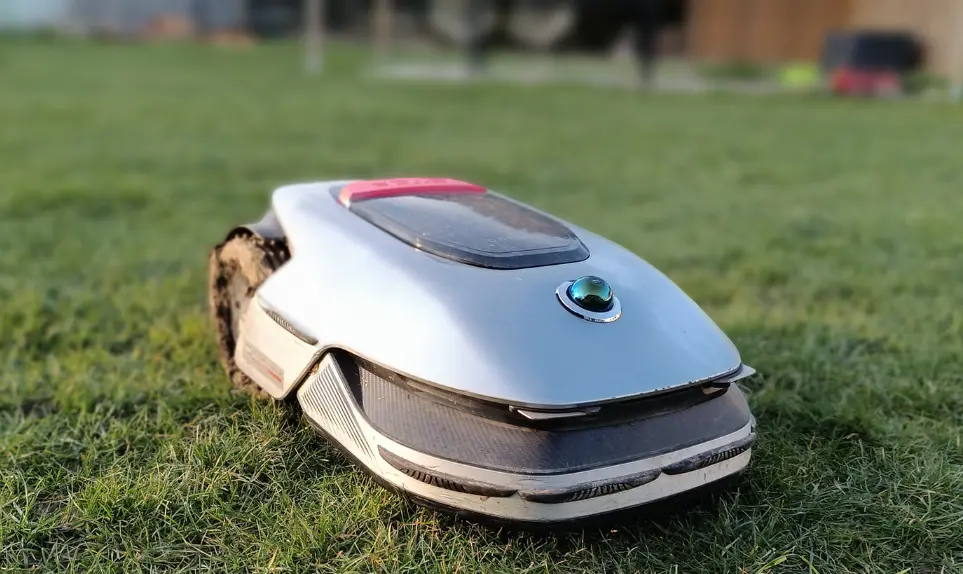 robot-tondeuse-lidar-ou-rtk