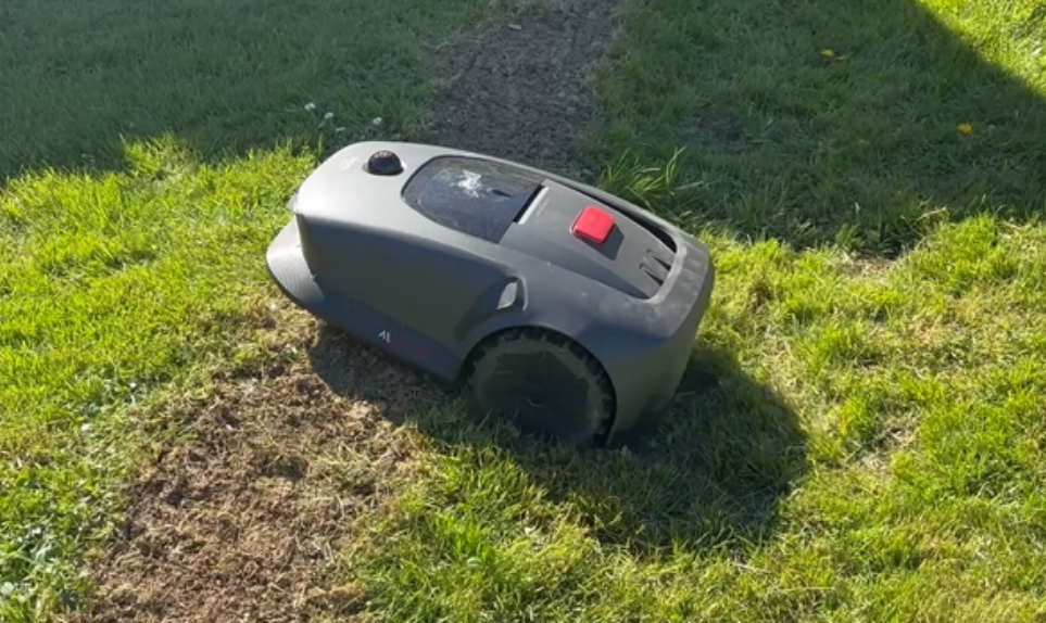 test-motricite-pente-robot-tondeuse-mova
