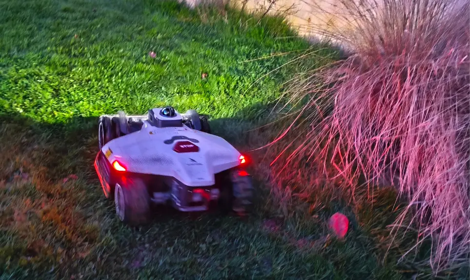 lumiere-led-fonctionnement-nuit-mammotion-3