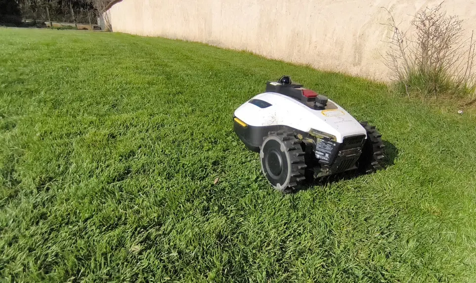 qualite-de-coupe-robot-tondeuse-yuka-mini-2