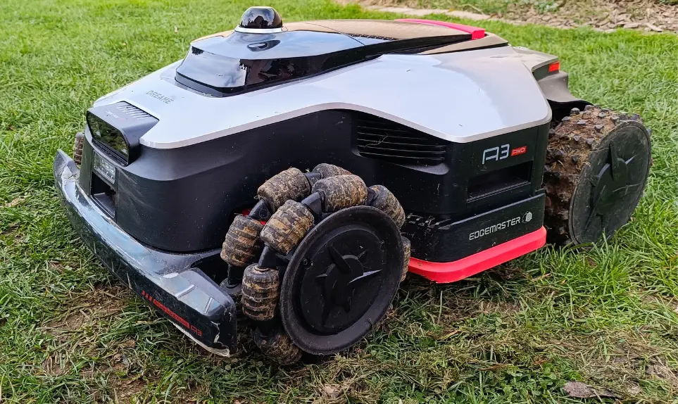 robot-tondeuse-4-4-abime-herbe