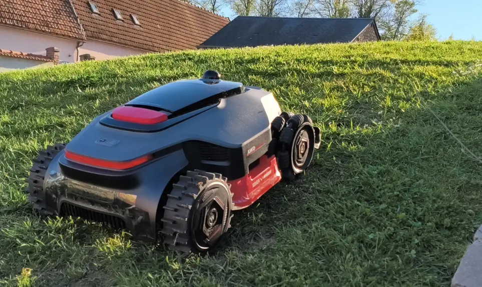 robot-tondeuse-mova-test-montee-jardin