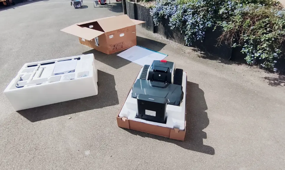 unboxing-robot-tondeuse-lymow-one-plus