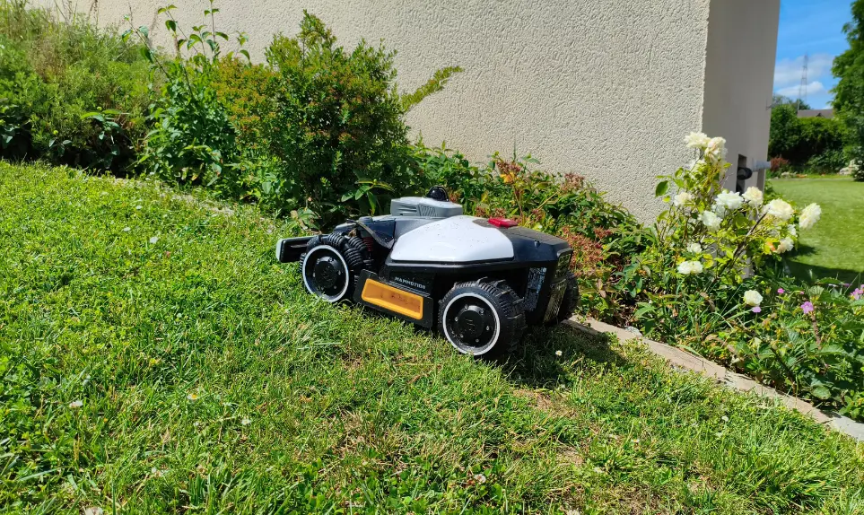 robot-tondeuse-awd-terrain-humide-inconvenient