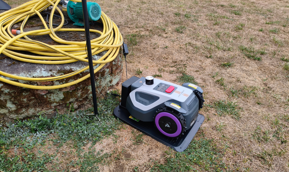 installation-station-m9-pro-tondeuse-robotisee