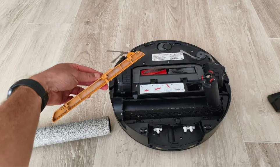 raclette-integre-robot-aspirateur-20-saros-flow