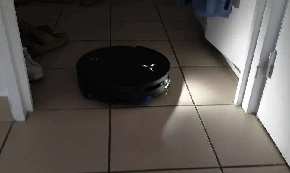 lumiere-led-aspirateur-robot-ecovacs