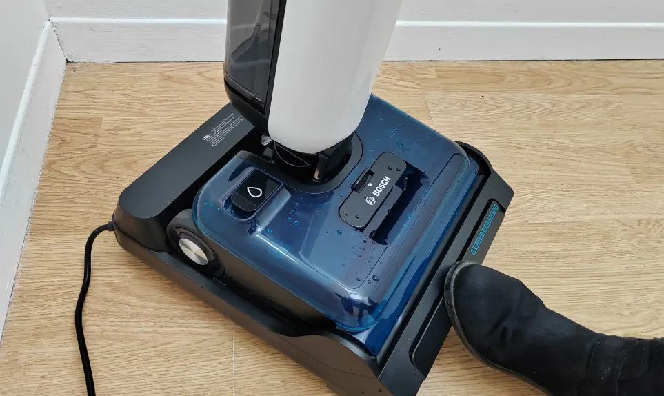 pedale-autonettoyage-aspirateur-laveur-bosch
